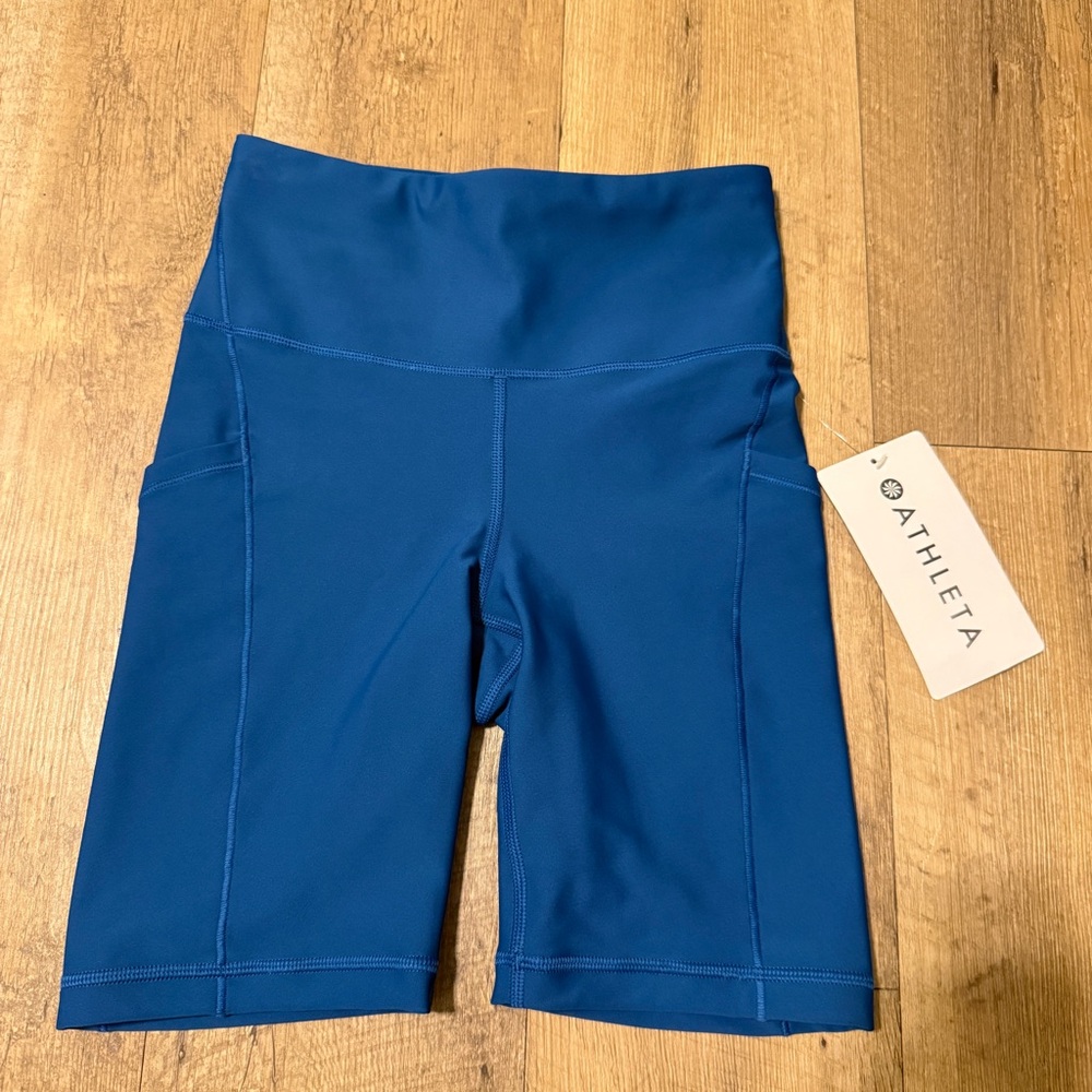 Athleta Blue High-Waisted interval stash 7” shorts